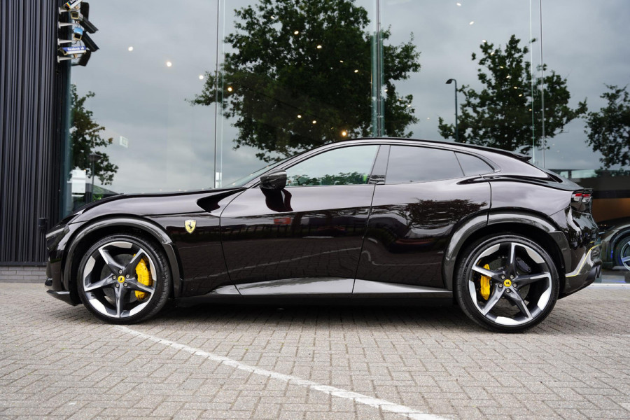 Ferrari Purosangue 6.5 V12 / Retrofit Steering Wheel / Full Carbon / Electrochromic Roof
