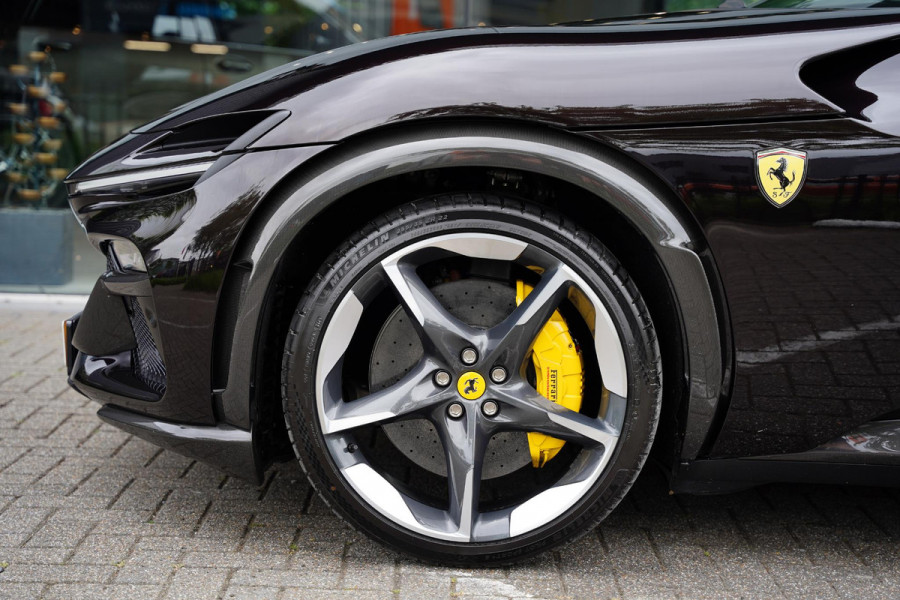 Ferrari Purosangue 6.5 V12 / Retrofit Steering Wheel / Full Carbon / Electrochromic Roof