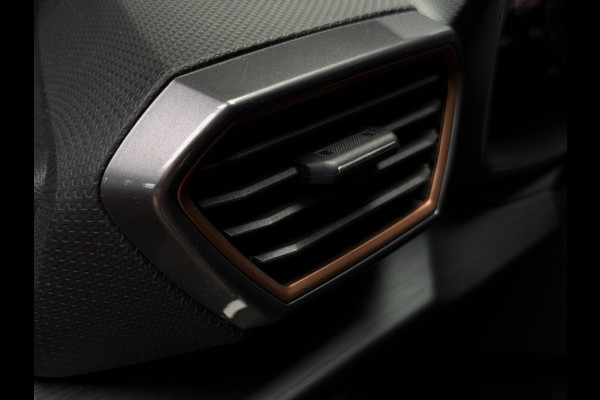 CUPRA Leon Sportstourer Sportstourer 1.4 e-Hybrid VZ Copper Panorama Matrix LED volleder BTW ACC 19 inchCarPlay