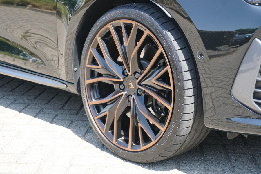 CUPRA Leon Sportstourer 1.4 e-Hybrid VZ Copper Edition 245pk + PANO / LEDER / MEMORY / DCC
