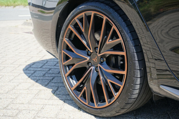 CUPRA Leon Sportstourer 1.4 e-Hybrid VZ Copper Edition 245pk + PANO / LEDER / MEMORY / DCC