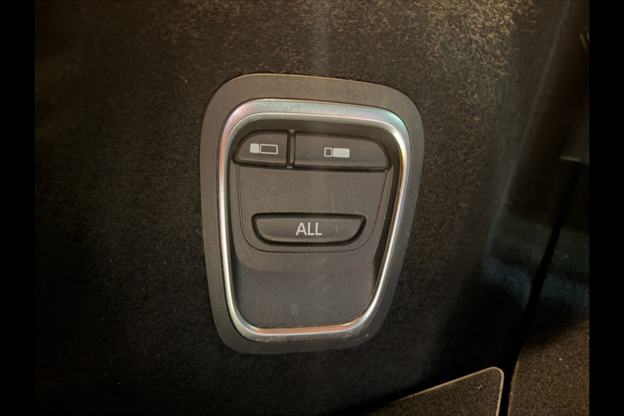 Renault Grand Scénic 1.3 TCe Bose Black Edition | Panoramadak | Camera | Stoel/stuurverwarming | Head-up display | Carplay | 20'' LMV
