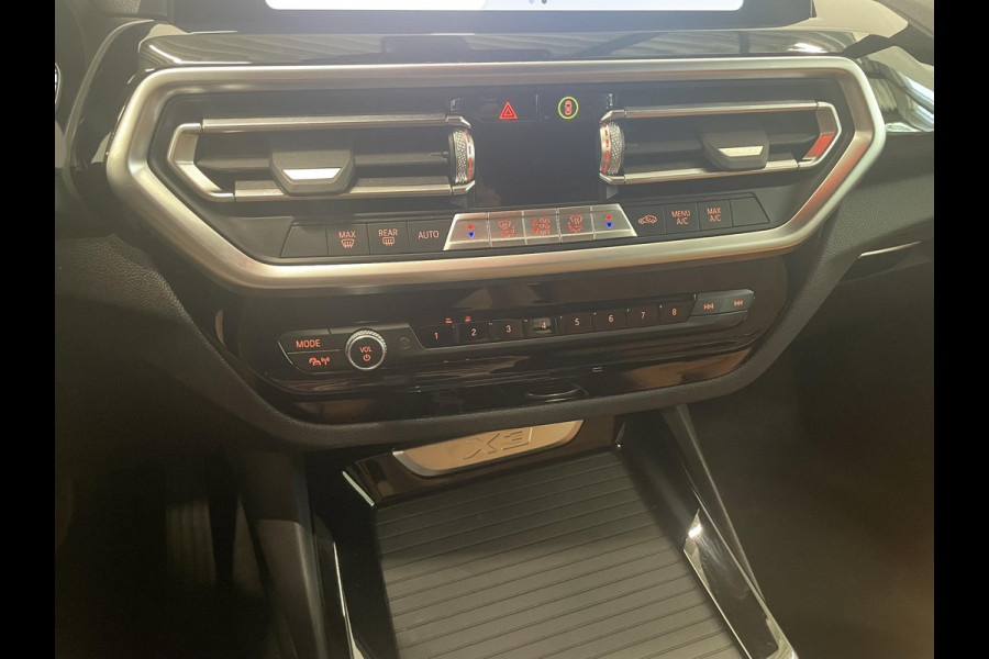BMW X3 xDrive30e Trekhaak PDC VA + Camera Sportstoelen 19" M-Sport Stoelverwarming Cognac Leder Bekleding Privacy Glass DAB+ Navi Carplay Cruise Control