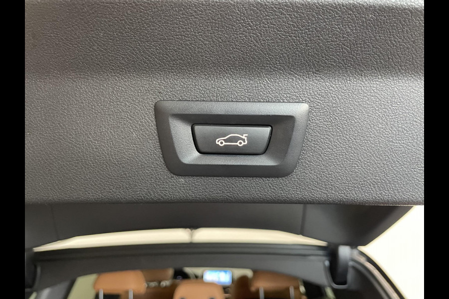 BMW X3 xDrive30e Trekhaak PDC VA + Camera Sportstoelen 19" M-Sport Stoelverwarming Cognac Leder Bekleding Privacy Glass DAB+ Navi Carplay Cruise Control