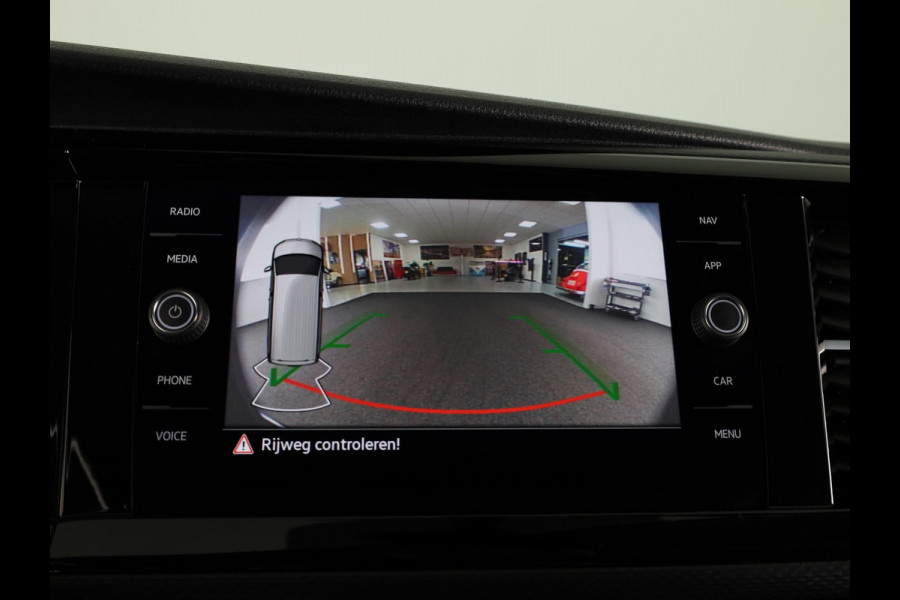 Volkswagen Transporter 2.0 TDI L2H1 32 DC Highline | Cruise control | Parkeersensor voor en achter