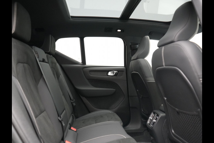 Volvo XC40 Ultimate Recharge 70 kWh 231pk | Panodak | Warmtepomp | Adaptive Cruise | 360 Camera | Harman / Kardon | Alcantara Sportstoelen Memory & Verwarmd | Stuur Verwarmd | Google Assistent | Apple Carplay | Keyless | Blis | DAB |