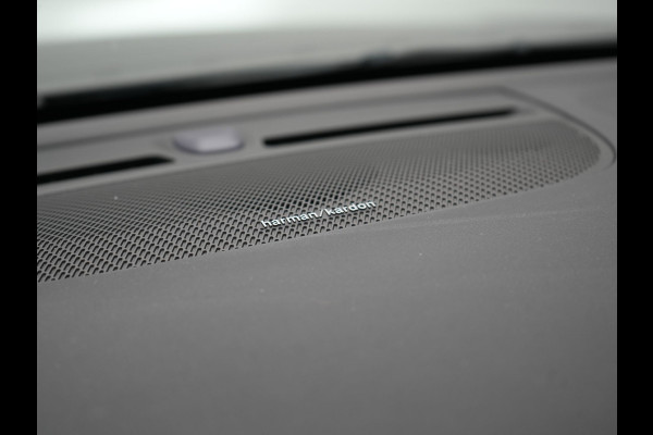Volvo XC40 Ultimate Recharge 70 kWh 231pk | Panodak | Warmtepomp | Adaptive Cruise | 360 Camera | Harman / Kardon | Alcantara Sportstoelen Memory & Verwarmd | Stuur Verwarmd | Google Assistent | Apple Carplay | Keyless | Blis | DAB |