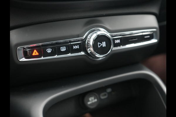 Volvo XC40 Ultimate Recharge 70 kWh 231pk | Panodak | Warmtepomp | Adaptive Cruise | 360 Camera | Harman / Kardon | Alcantara Sportstoelen Memory & Verwarmd | Stuur Verwarmd | Google Assistent | Apple Carplay | Keyless | Blis | DAB |
