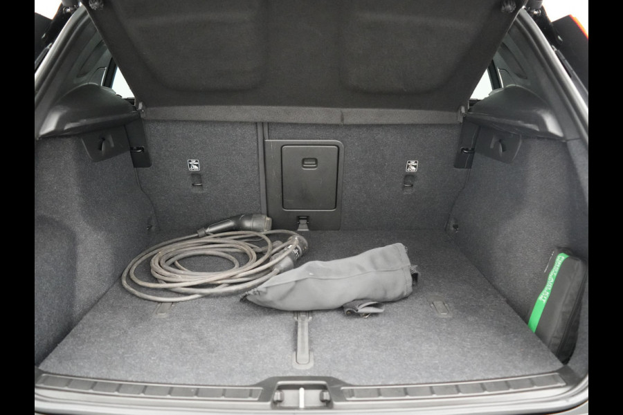 Volvo XC40 Ultimate Recharge 70 kWh 231pk | Panodak | Warmtepomp | Adaptive Cruise | 360 Camera | Harman / Kardon | Alcantara Sportstoelen Memory & Verwarmd | Stuur Verwarmd | Google Assistent | Apple Carplay | Keyless | Blis | DAB |