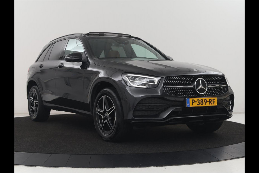 Mercedes-Benz GLC 300e 4MATIC Business Solution AMG | SOH 86,6% | Panorama dak | 360 Camera | Trekhaak | Adaptive cruise | Navigatie | DAB+ | Carplay | Bluetooth | Sfeerverlichting | Verkeersteken assistent | Climate control