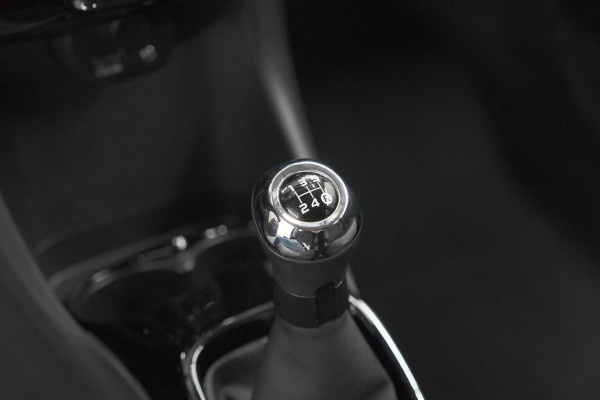 Peugeot 108 1.0 e-VTi Allure | Camera | Climate Control | Apple Carplay | 15 Inch Lichtmetalen Velgen
