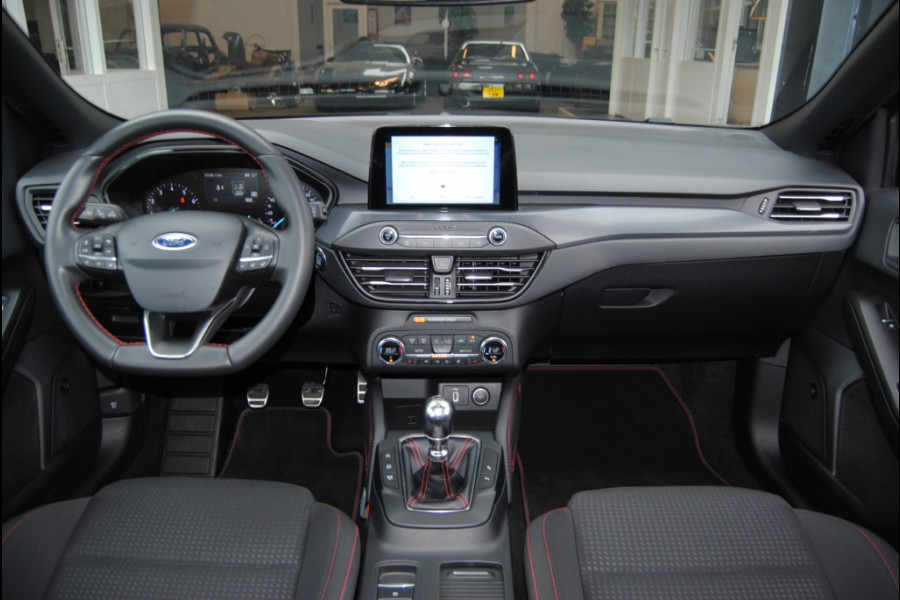 Ford FOCUS Wagon 1.5 EcoB. ST L. Bns