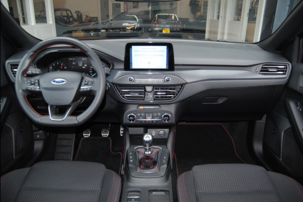 Ford FOCUS Wagon 1.5 EcoB. ST L. Bns