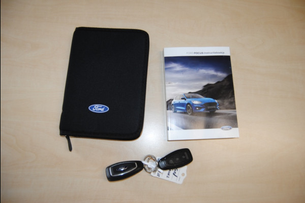 Ford FOCUS Wagon 1.5 EcoB. ST L. Bns