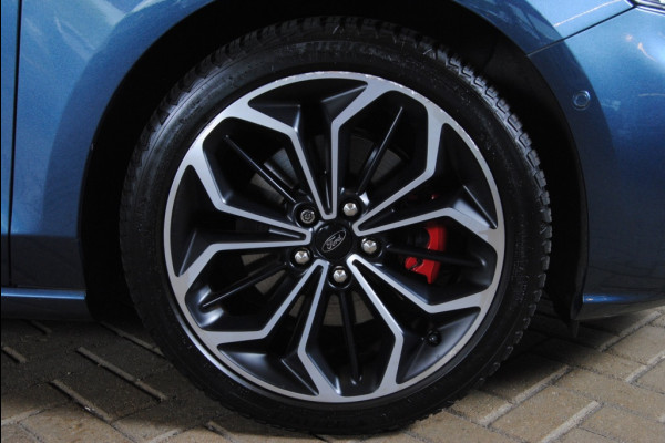 Ford FOCUS Wagon 1.5 EcoB. ST L. Bns