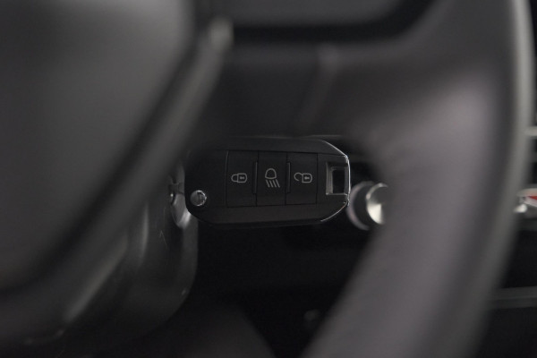 Peugeot 2008 1.2 Hybrid 136 Style | Apple Carplay | Parkeersensoren | Climate Control