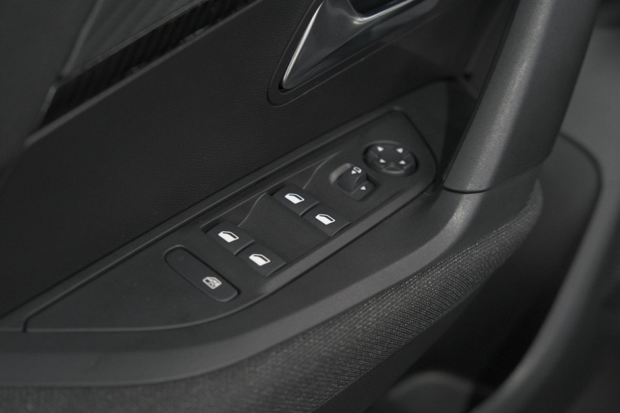 Peugeot 2008 1.2 Hybrid 136 Style | Apple Carplay | Parkeersensoren | Climate Control