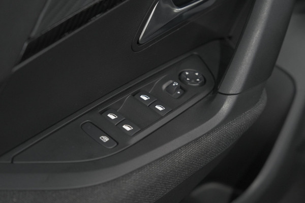 Peugeot 2008 1.2 Hybrid 136 Style | Apple Carplay | Parkeersensoren | Climate Control