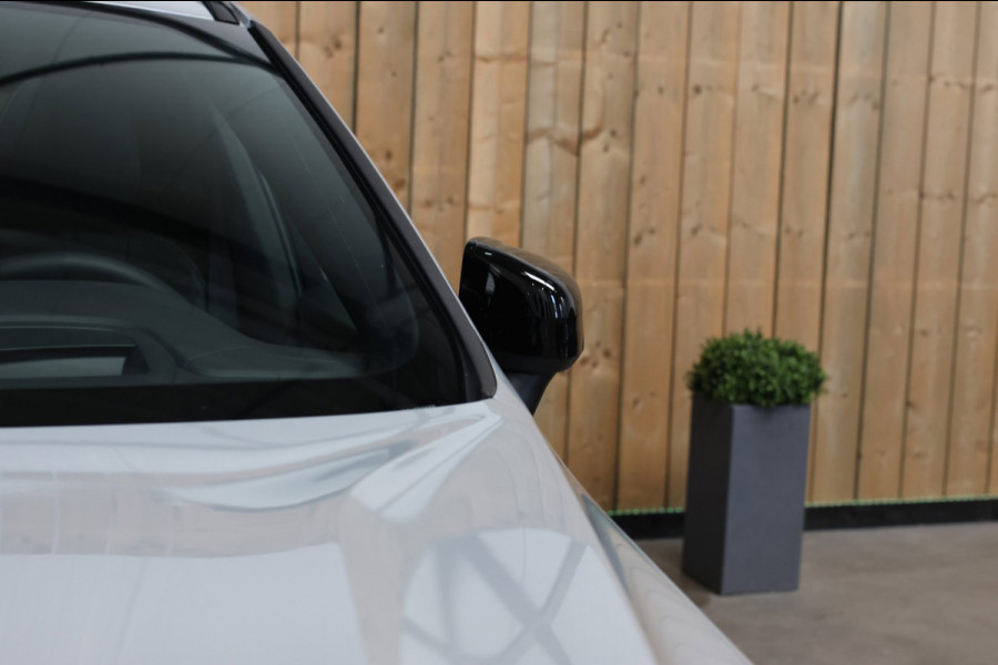 Volvo XC60 2.0 T8 Ultra Black Edition *B&W*Pano*Massage*Luchtvering*