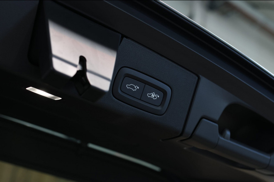 Volvo XC60 2.0 T8 Ultra Black Edition *B&W*Pano*Massage*Luchtvering*