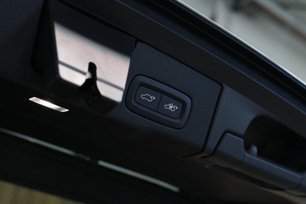 Volvo XC60 2.0 T8 Ultra Black Edition *B&W*Pano*Massage*Luchtvering*