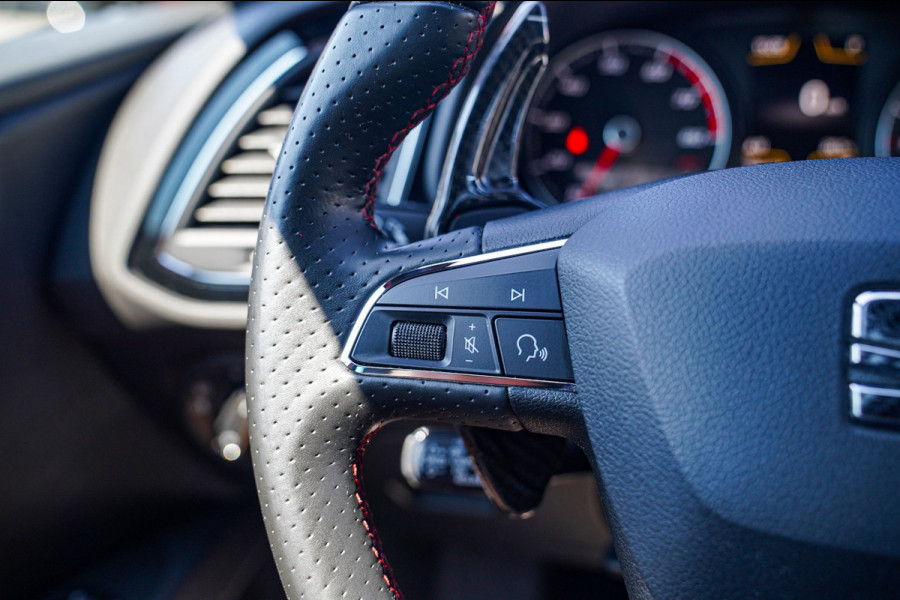 Seat Leon ST 1.8 TSI FR Business Intense | Panorama dak | Stoelverwarming | Apple Carplay | Seat Sound