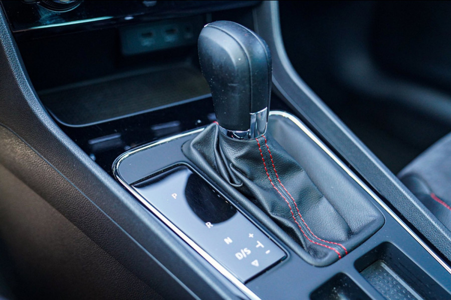 Seat Leon ST 1.8 TSI FR Business Intense | Panorama dak | Stoelverwarming | Apple Carplay | Seat Sound