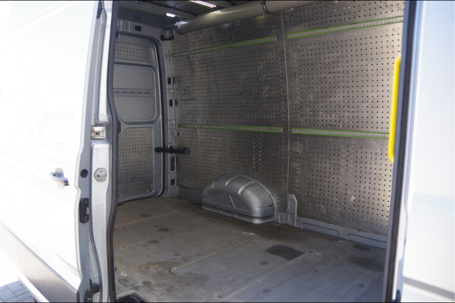 Volkswagen Crafter 35 2.0 TDI L3H3(L2H2) EURO6! 3-ZITS, 140PK, TREKHAAK, 18'' LMV, CRUISE, AIRCO, PARKEERSENSOREN