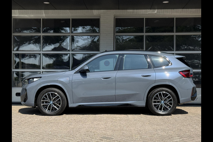 BMW X1 xDrive25e M SPORT | PANORAMA | TREKHAAK | LEDER | HEAD UP | ELEKTR. STOELEN |