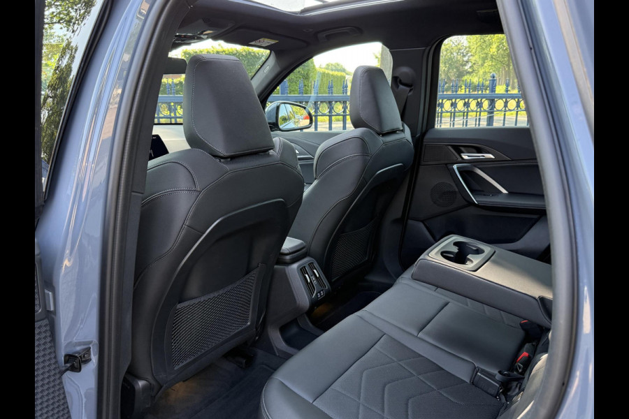 BMW X1 xDrive25e M SPORT | PANORAMA | TREKHAAK | LEDER | HEAD UP | ELEKTR. STOELEN |