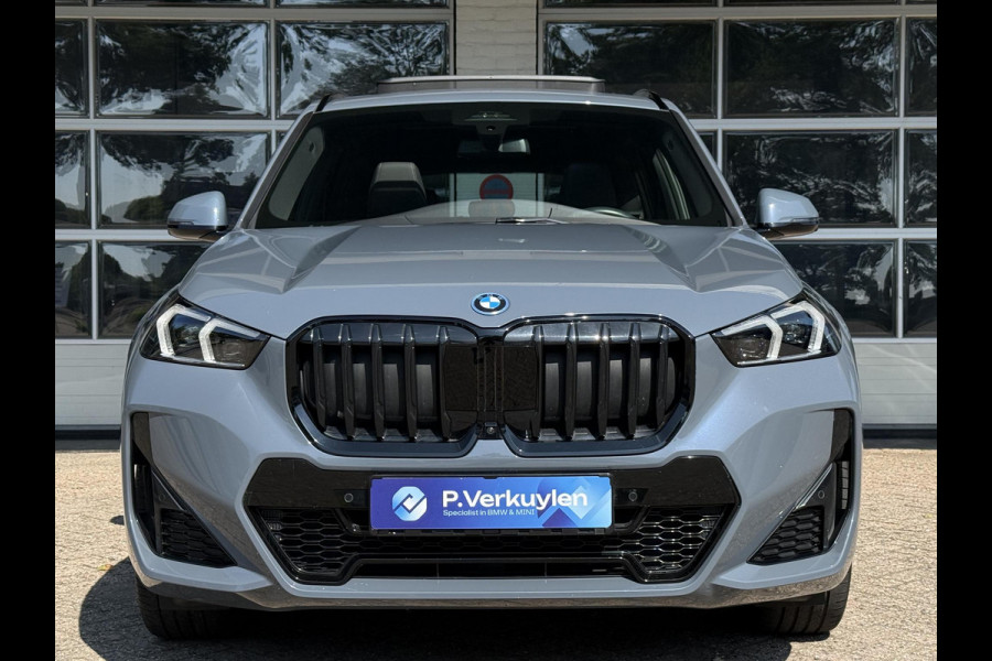 BMW X1 xDrive25e M SPORT | PANORAMA | TREKHAAK | LEDER | HEAD UP | ELEKTR. STOELEN |