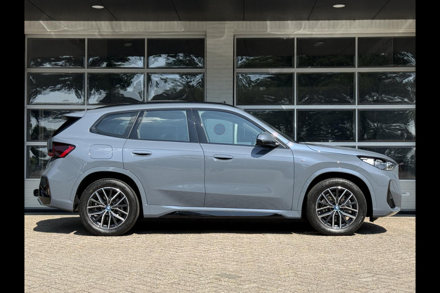 BMW X1 xDrive25e M SPORT | PANORAMA | TREKHAAK | LEDER | HEAD UP | ELEKTR. STOELEN |