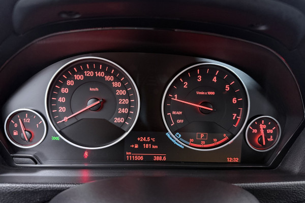 BMW 3 Serie Touring 318i High Executive (NAVIGATIE, TREKHAAK, STOELVERWARMING, DEALER ONDERHOUDEN, LEDER, LED)