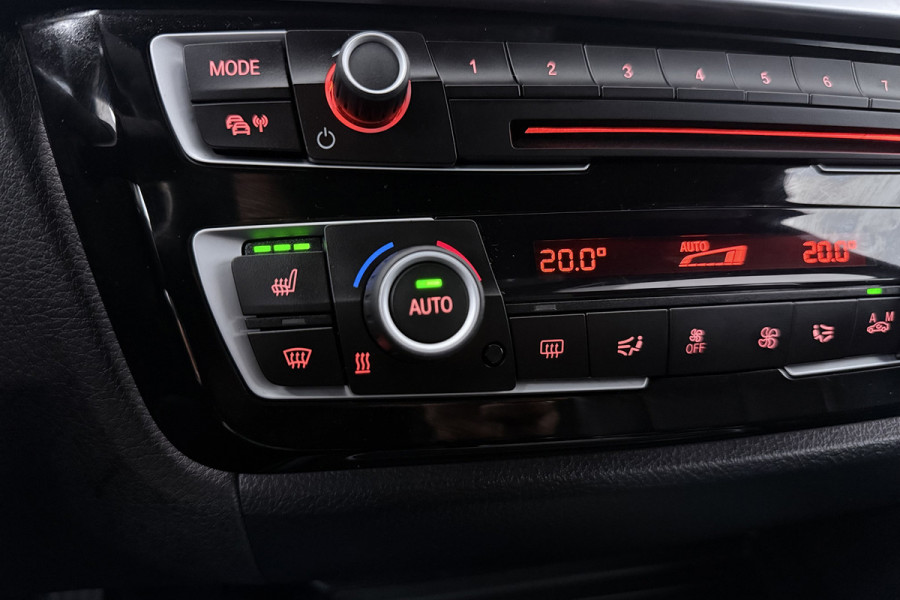 BMW 3 Serie Touring 318i High Executive (NAVIGATIE, TREKHAAK, STOELVERWARMING, DEALER ONDERHOUDEN, LEDER, LED)