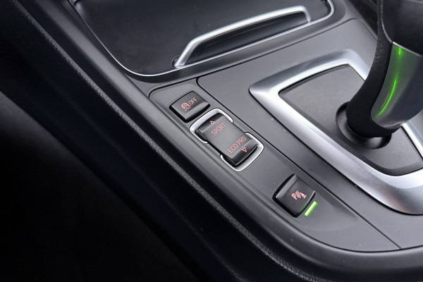 BMW 3 Serie Touring 318i High Executive (NAVIGATIE, TREKHAAK, STOELVERWARMING, DEALER ONDERHOUDEN, LEDER, LED)