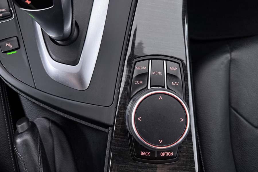BMW 3 Serie Touring 318i High Executive (NAVIGATIE, TREKHAAK, STOELVERWARMING, DEALER ONDERHOUDEN, LEDER, LED)