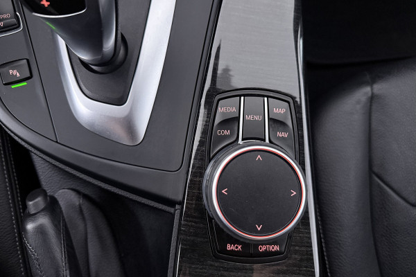 BMW 3 Serie Touring 318i High Executive (NAVIGATIE, TREKHAAK, STOELVERWARMING, DEALER ONDERHOUDEN, LEDER, LED)