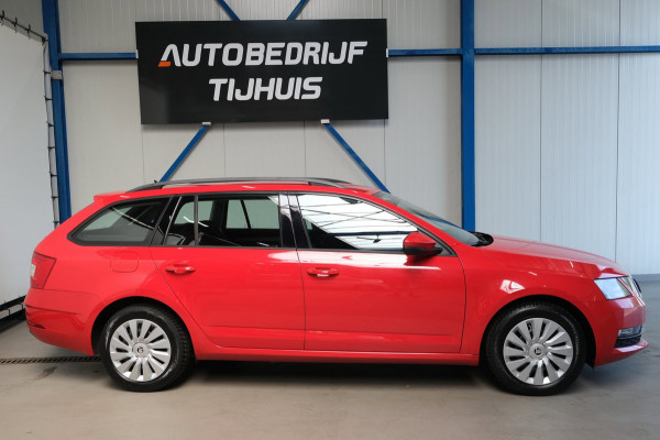 Škoda Octavia Combi 1.0 TSI Greentech Ambition Automaat - Airco, Cruise, Navi, PDC, Carplay, Trekhaak.