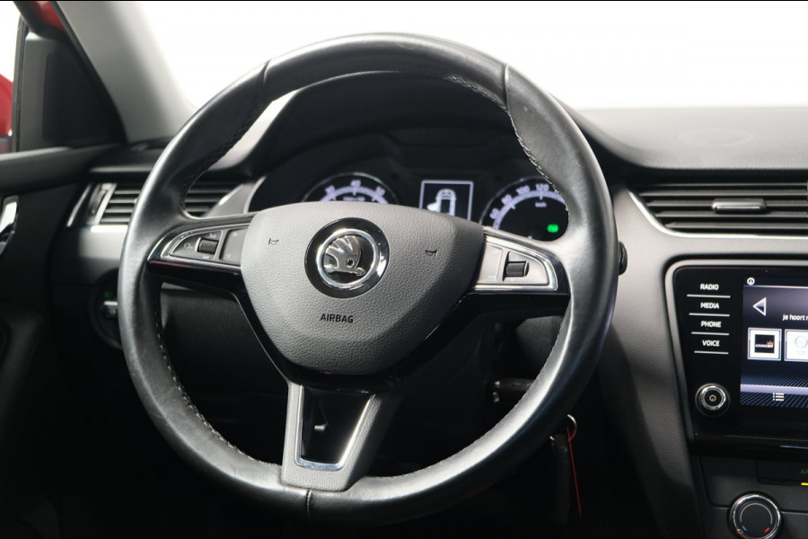 Škoda Octavia Combi 1.0 TSI Greentech Ambition Automaat - Airco, Cruise, Navi, PDC, Carplay, Trekhaak.