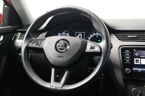 Škoda Octavia Combi 1.0 TSI Greentech Ambition Automaat - Airco, Cruise, Navi, PDC, Carplay, Trekhaak.