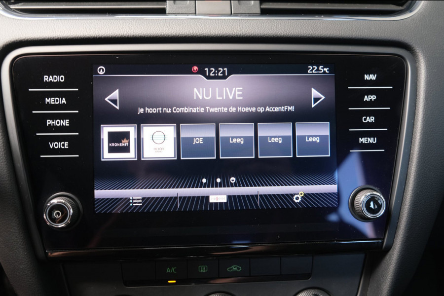 Škoda Octavia Combi 1.0 TSI Greentech Ambition Automaat - Airco, Cruise, Navi, PDC, Carplay, Trekhaak.