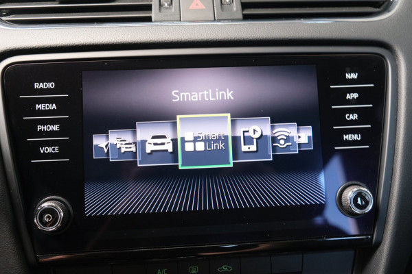 Škoda Octavia Combi 1.0 TSI Greentech Ambition Automaat - Airco, Cruise, Navi, PDC, Carplay, Trekhaak.