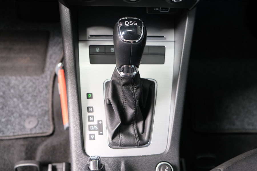 Škoda Octavia Combi 1.0 TSI Greentech Ambition Automaat - Airco, Cruise, Navi, PDC, Carplay, Trekhaak.