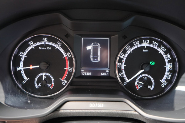 Škoda Octavia Combi 1.0 TSI Greentech Ambition Automaat - Airco, Cruise, Navi, PDC, Carplay, Trekhaak.