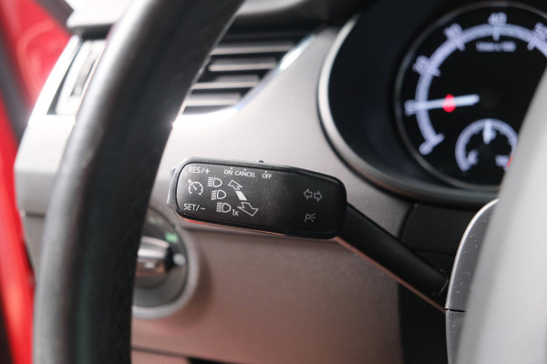 Škoda Octavia Combi 1.0 TSI Greentech Ambition Automaat - Airco, Cruise, Navi, PDC, Carplay, Trekhaak.