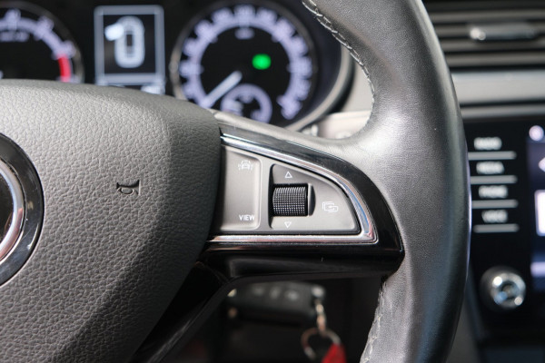 Škoda Octavia Combi 1.0 TSI Greentech Ambition Automaat - Airco, Cruise, Navi, PDC, Carplay, Trekhaak.