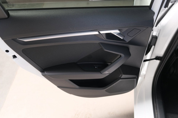 Audi A3 Limousine 30 TFSI Advanced edition - N.A.P. Airco, Cruise, Navi, PDC, Carplay, Virtual display.