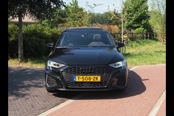 Audi A3 Sportback 35 TFSI S edition | Panoramadak | Bang & Olufsen | Trekhaak | Apple Carplay | Parkeersensoren |