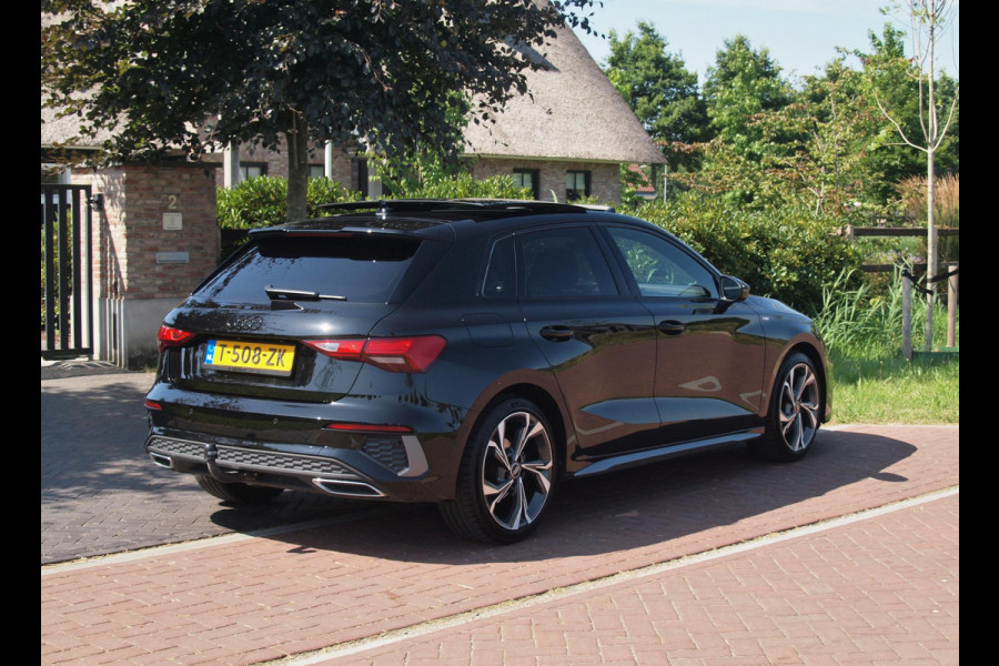 Audi A3 Sportback 35 TFSI S edition | Panoramadak | Bang & Olufsen | Trekhaak | Apple Carplay | Parkeersensoren |