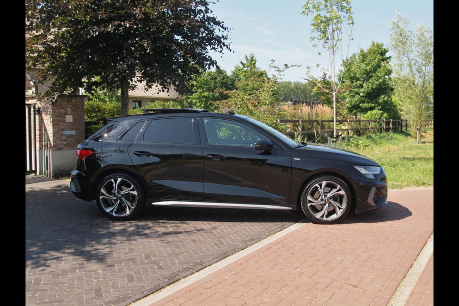 Audi A3 Sportback 35 TFSI S edition | Panoramadak | Bang & Olufsen | Trekhaak | Apple Carplay | Parkeersensoren |